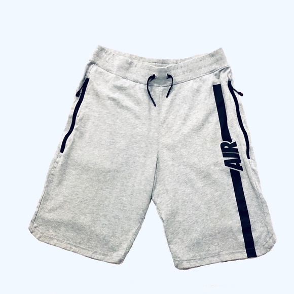 zipper pocket shorts nike